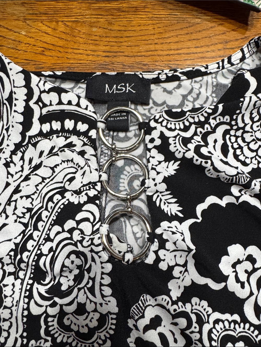 MSK Black & White Paisley Ring-Detail Short Sleeve Dress - Picture 3 of 4